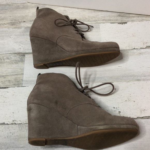 Dolce Vita Tan Beige Heeled Ankle Boots Wedge 9 Good Condition - Picture 4 of 11